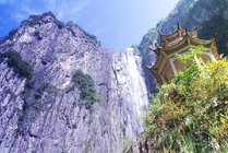 百丈飞瀑